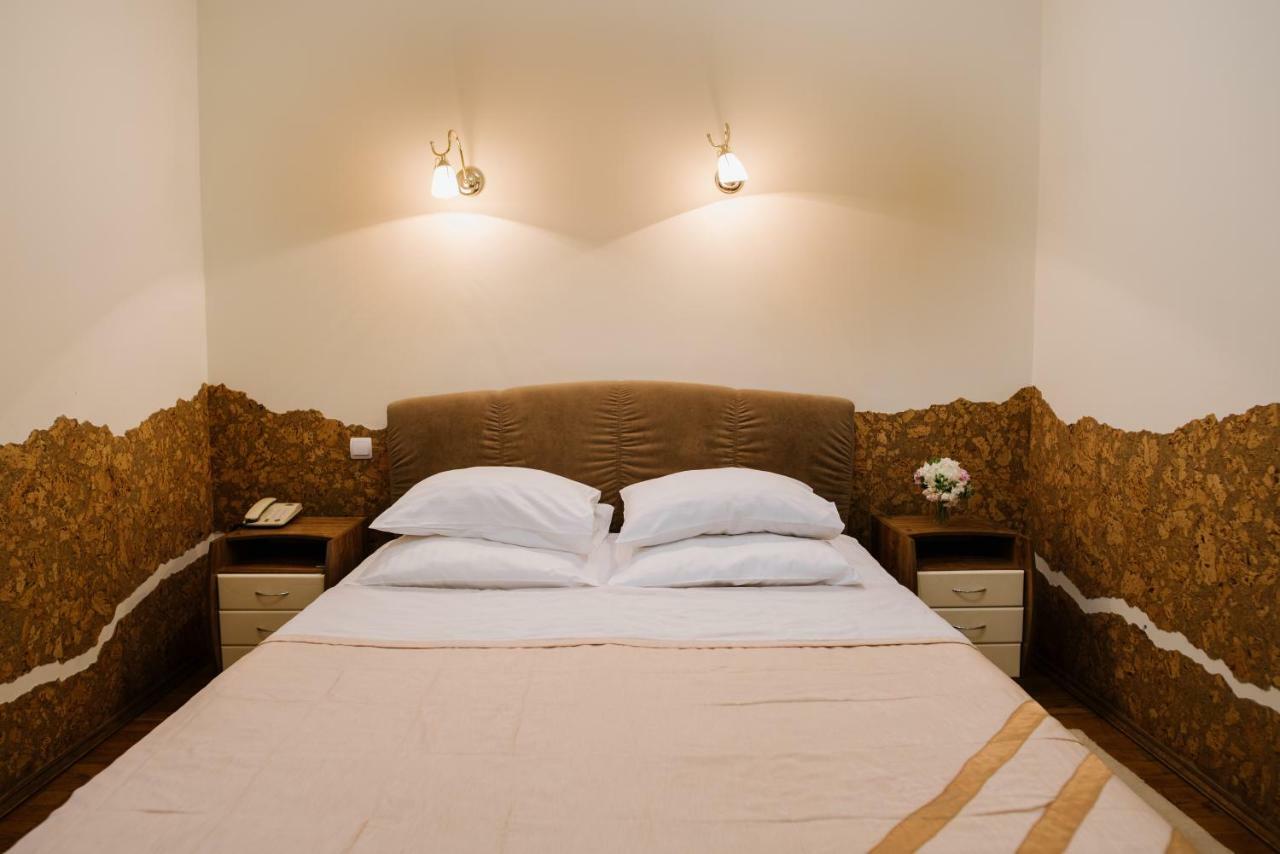 Villa Viktoriya Hotel Truskavets Eksteriør billede